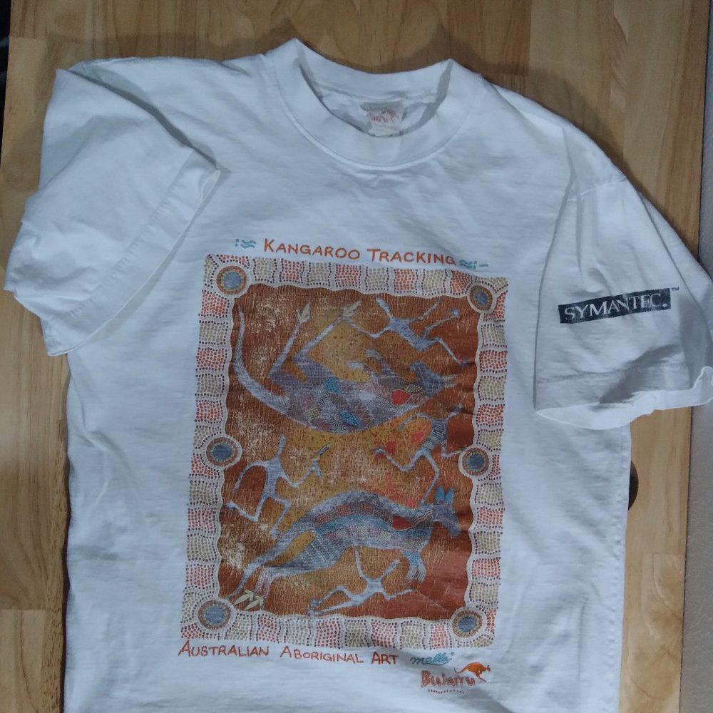 Vintage Bulurru Kangaroo Tracking Aboriginal Art T-Shirt